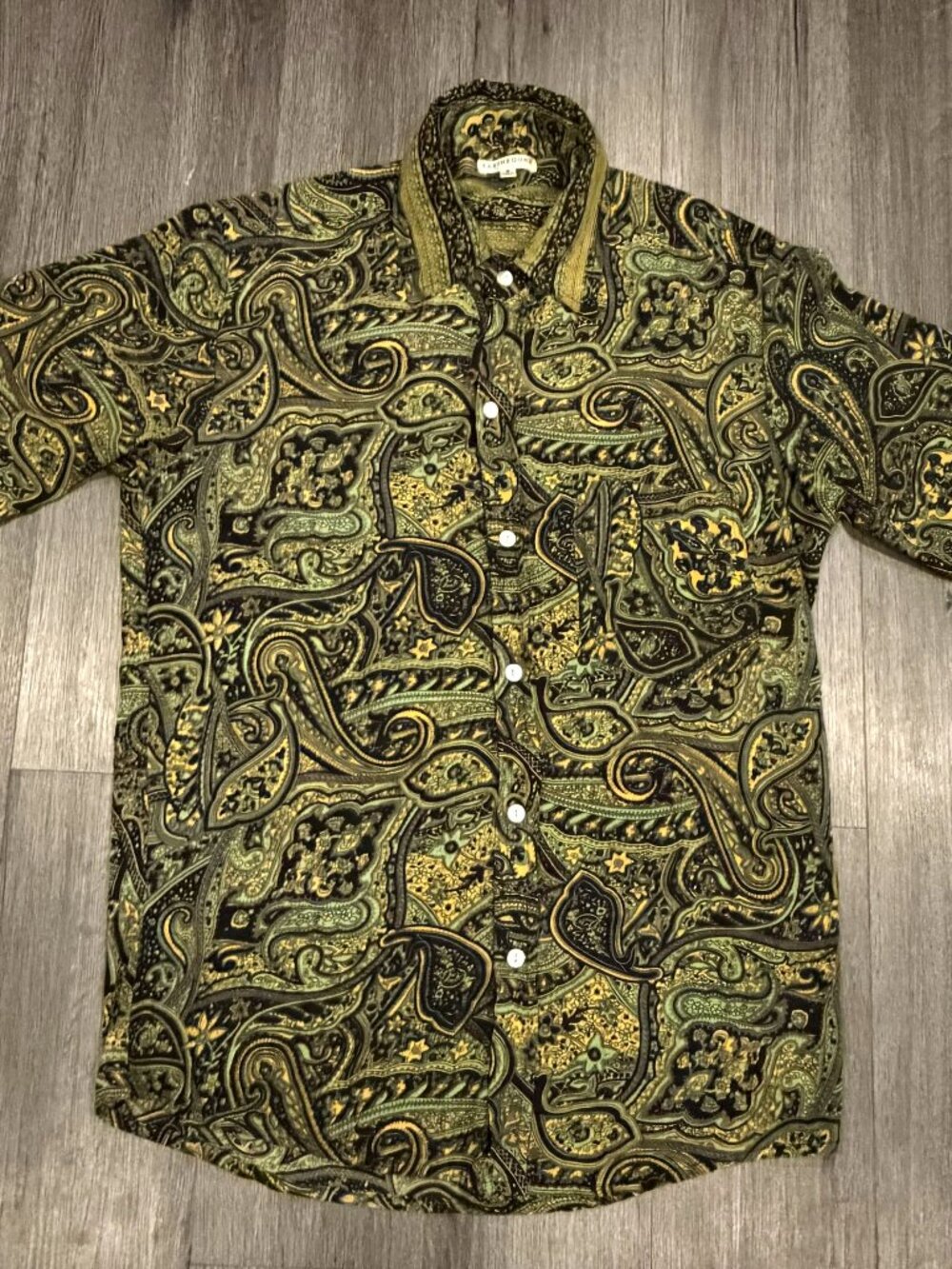 Boho Earthbound Trading Co. men's green paisley button down shirt, size S
